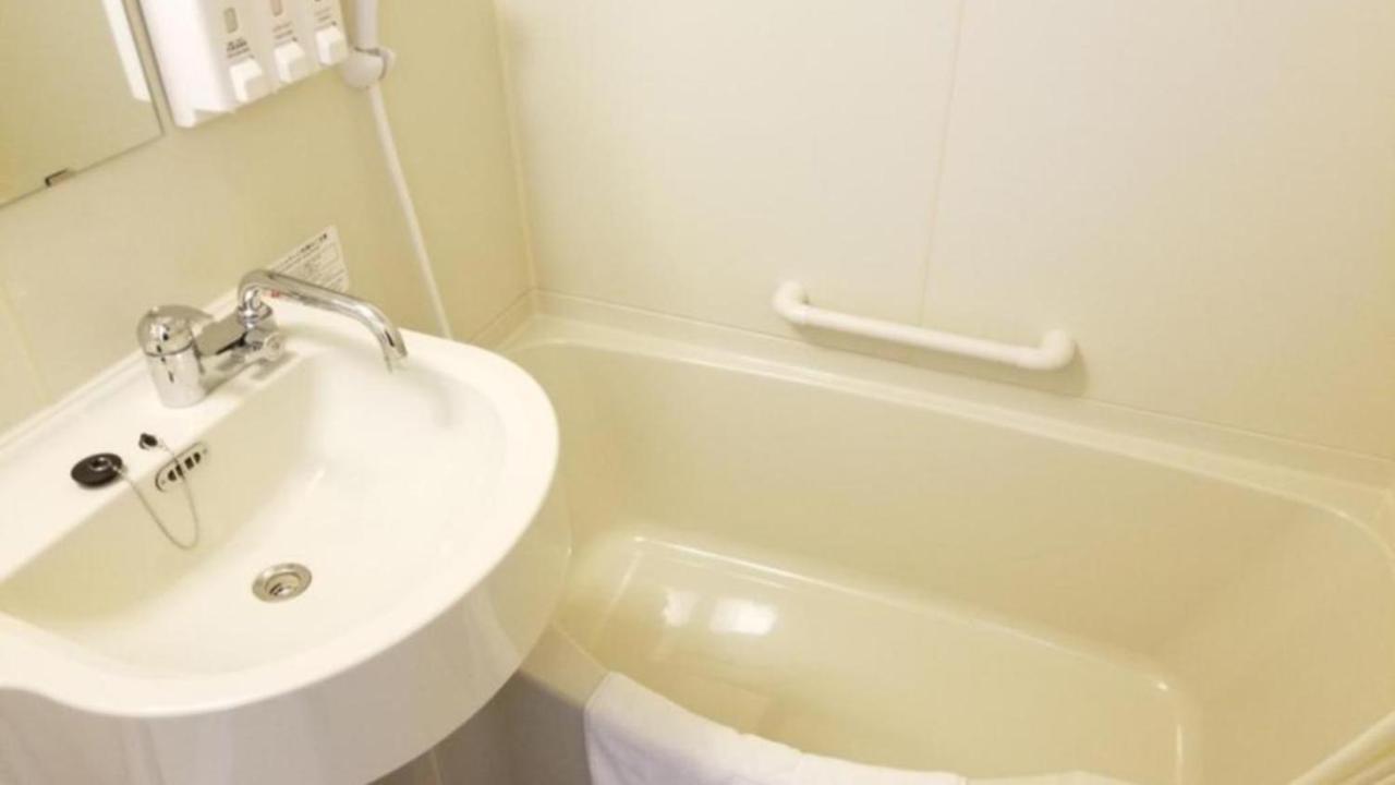 Toyoko Inn Ebina Eki Higashi Guchi Εξωτερικό φωτογραφία